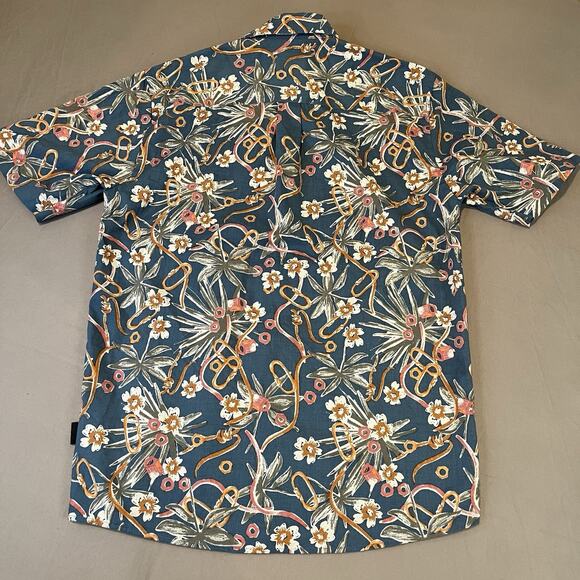 Patagonia Floral Button Short Sleeve Shirt Mens XS Go To Shirt - Picture 4 of 8